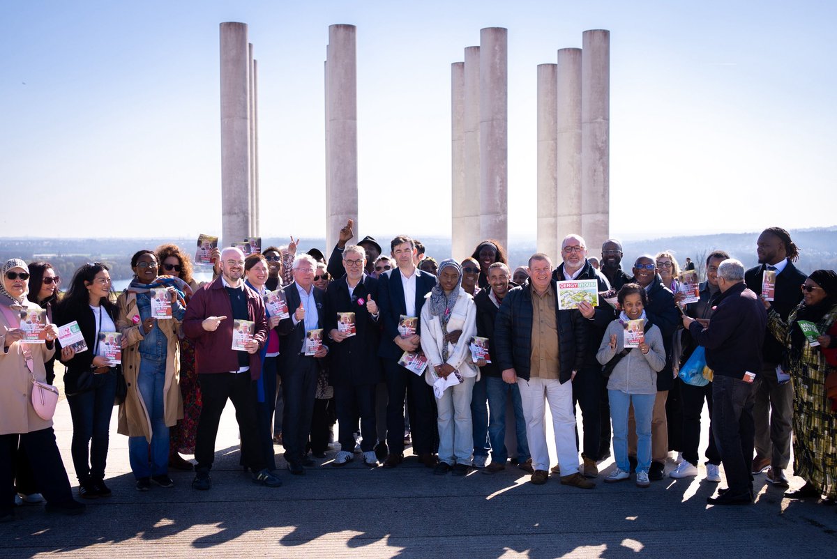 RachidTemal's tweet photo. À #Cergy avec @faureolivier pour soutenir @Jp_Jeandon, Maire de Cergy, son équipe « Cergy, c’est nous ! » et son projet ambitieux pour améliorer la vie des habitants.

Dès le 15 mars choisissez le bulletin de vote #Jeandon, le seul qui rassemble la gauche et l’écologiste. https://t.co/ljoh0KkwSL