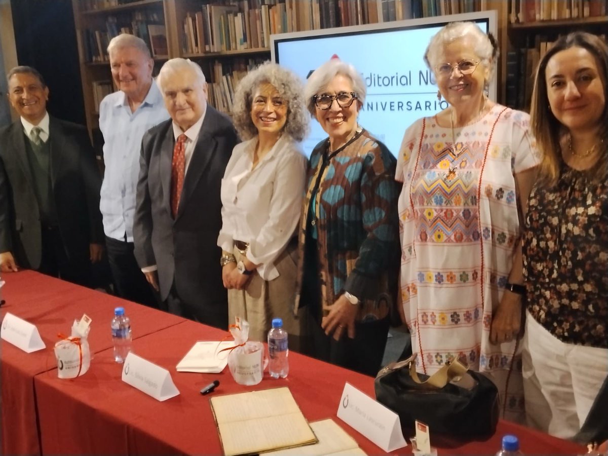 PaleoAcatlan's tweet photo. Felicitamos muy cordialmente al Dr. José Luis Curiel Montegudo, por la publicación de su libro La cocina azteca-mexica, publicado por la Editorial NUN. ¡Enhorabuena, José Luis! https://t.co/KvSmRYfiI7