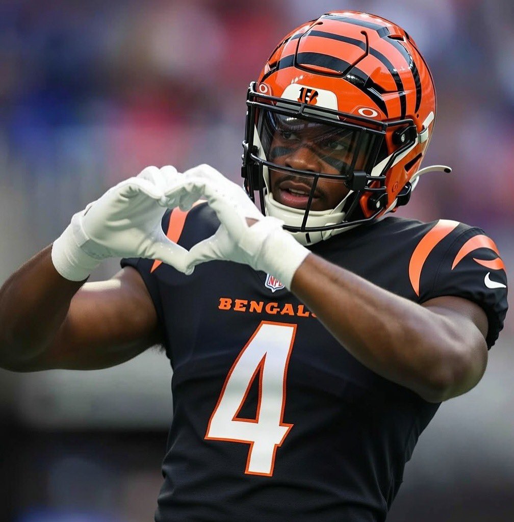 muskiesfan's tweet image. This is who I hope the #Bengals take at 10. Game. Changer. #WhoDey 

Shout out @TeeTimeOfficial for the edit.