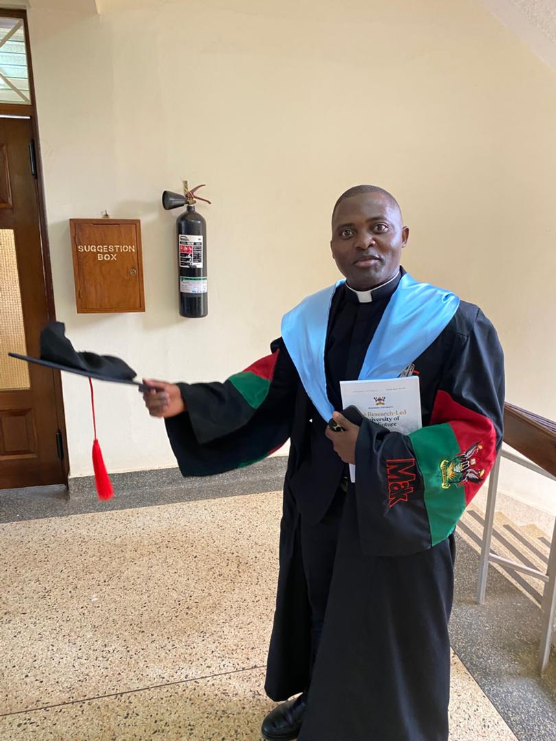 stmarysmuni's tweet photo. Congratulations to our beloved Chaplain, Rev. Fr. Pius Kafeero, MIDM, on graduating with a Master of Arts in Religious and Theological Studies from Makerere University!  We are so proud of you and wish you all the best. 🎉  #StMarysChaplaincy #MuniUniversity #Congratulations https://t.co/y7X45Ge3hC