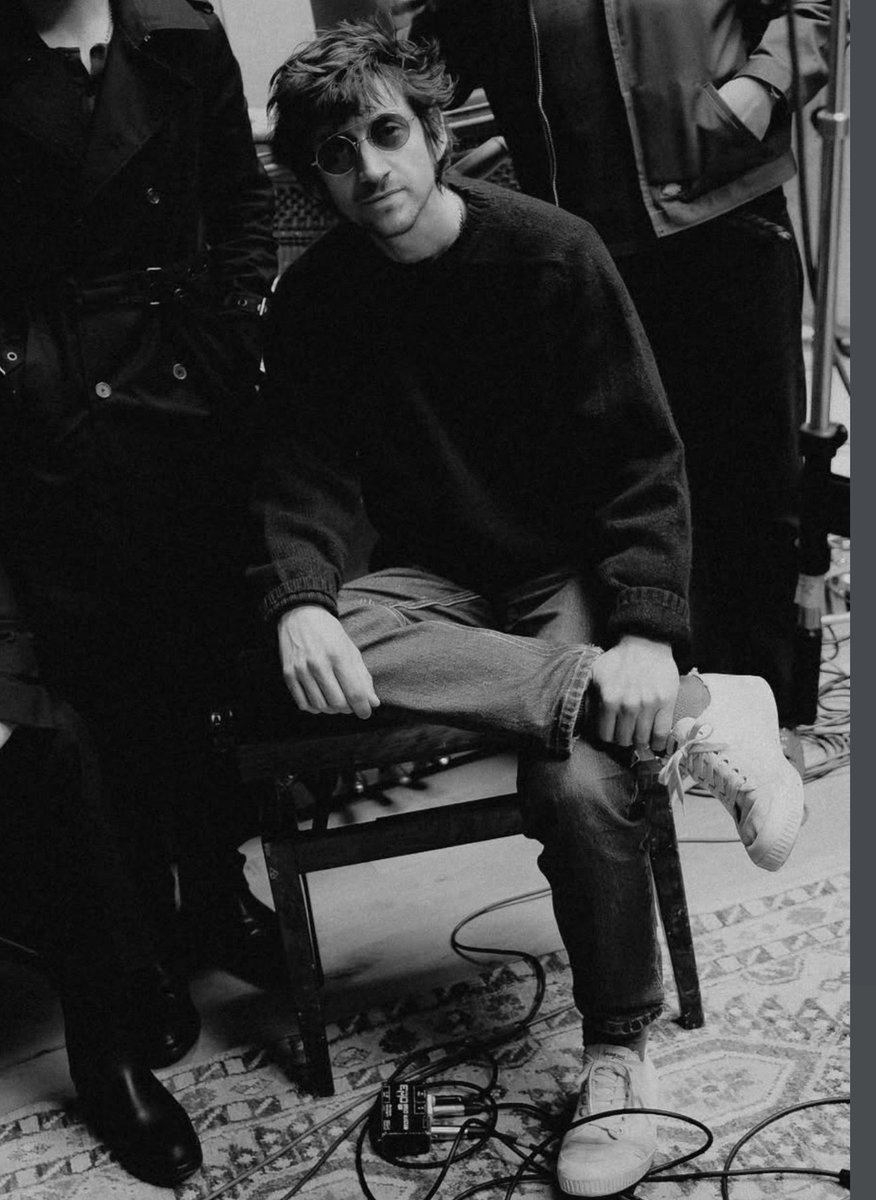 retiredspyy's tweet photo. Alex wearing sneakers in 2026 https://t.co/YVuGRJGXhr