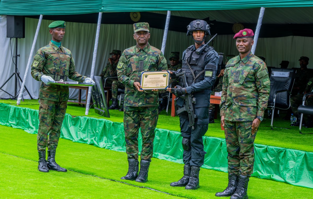 RwandaMoD's tweet image. Officers and other ranks from the Rwanda Defence Force (RDF) Special Operations Force have successfully completed a 22-week Basic Counter-Terrorism training program at the Rwanda Military Academy Gako.

The graduation ceremony was presided over by the RDF Army Chief of Staff, Maj