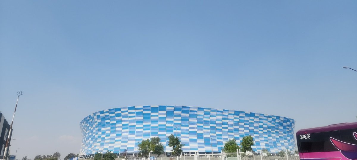 Hola amigos acabamos de llegar a puebla y queremos conocer alguna pareja salir a comer y tomar algo para conocernos y lo que se de manden MD