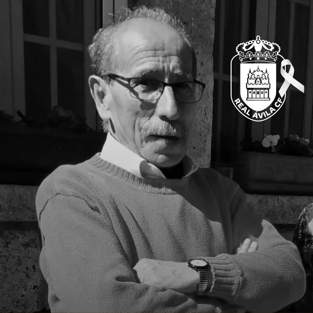 RealAvilaCF's tweet photo. 🎗️ Hoy es un día muy triste para la familia del Real Ávila CF.

Lamentamos profundamente el fallecimiento de Javier Lastras, una persona muy querida que formó parte de nuestro club durante décadas, dejando una huella imborrable en todos aquellos que tuvimos la suerte de compartir camino con él.

Su compromiso, cercanía y amor por el Real Ávila permanecerán siempre en nuestra memoria y en la historia de esta casa.

Desde el Real Ávila queremos trasladar nuestro más sincero pésame a sus familiares, amigos y a todas las personas que hoy sienten su pérdida.

Descansa en paz, Javier. Siempre serás parte de la familia encarnada. 🖤