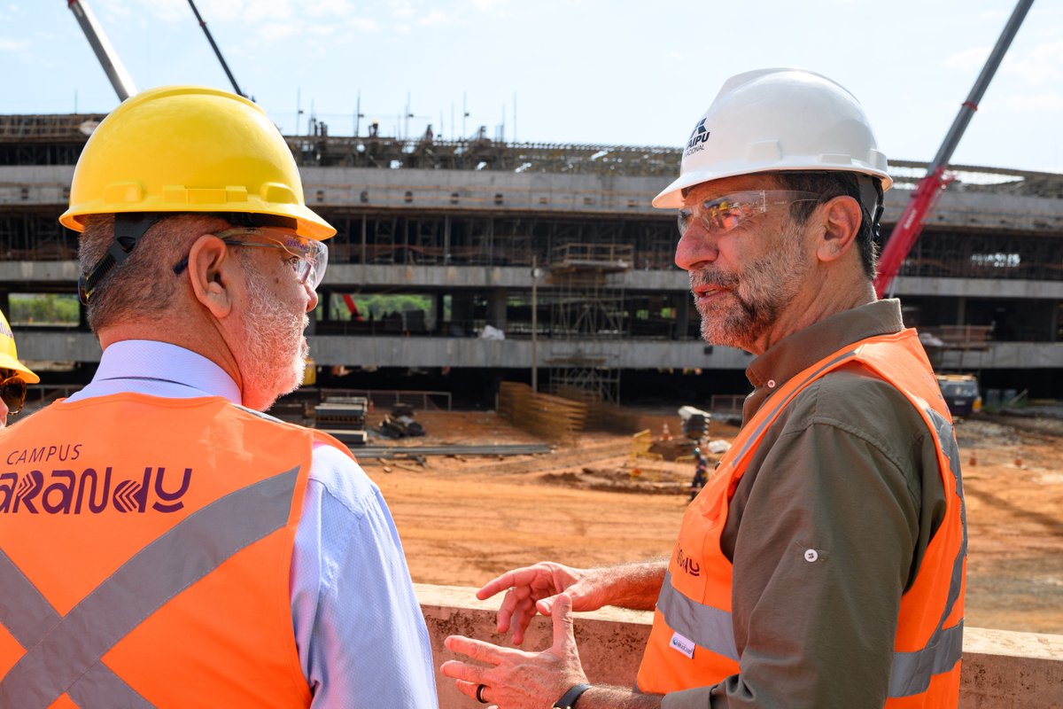 itaipuparaguay's tweet photo. ✅ ¡Avanzan las obras en UNILA! 🎓📚 Directores de ambas márgenes de ITAIPU recorrieron la zona de construcción del campus Arandu de la Universidad Federal Latino-Americana (UNILA), en Foz de Yguazú (Brasil), para verificar el desarrollo de los trabajos que fueron retomados en el 2023.

🎓📚 Esta gran inversión de la Binacional es un símbolo de unión entre naciones. Actualmente, la UNILA cuenta con alumnos de 36 países de América Latina y el Caribe, mayormente de Brasil y Paraguay.

Fotos: William Brisida

Leé aquí 👉 https://t.co/1JPRpXburO

@luchozacariasAP @enioverri