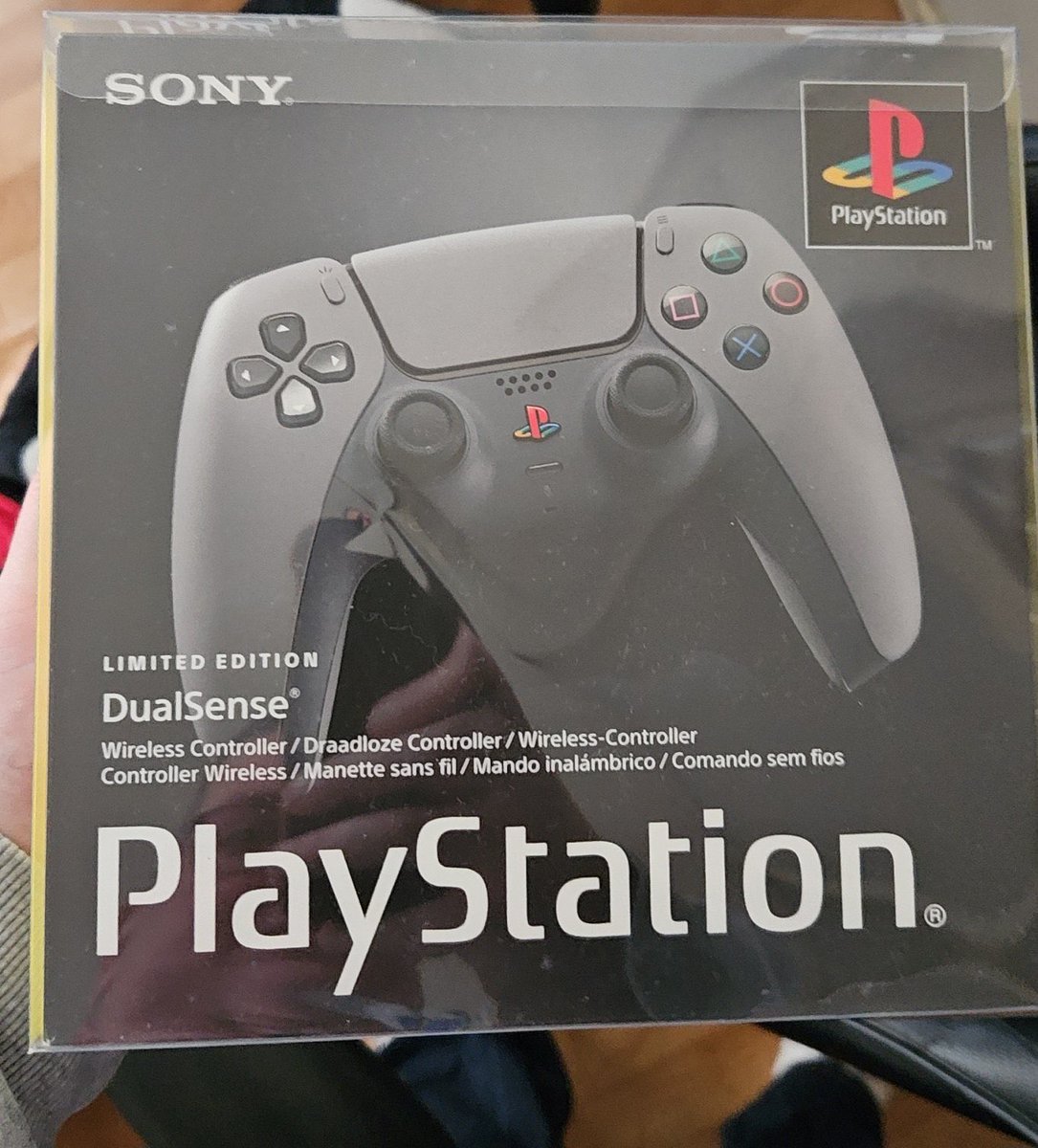 GAMESHOP_Offiel's tweet photo. Nous sommes une boutique spécialisée dans la vente des produits de jeux vidéo, de maintenance des consoles de jeux et de la réparation. https://t.co/bYElVLzNwV