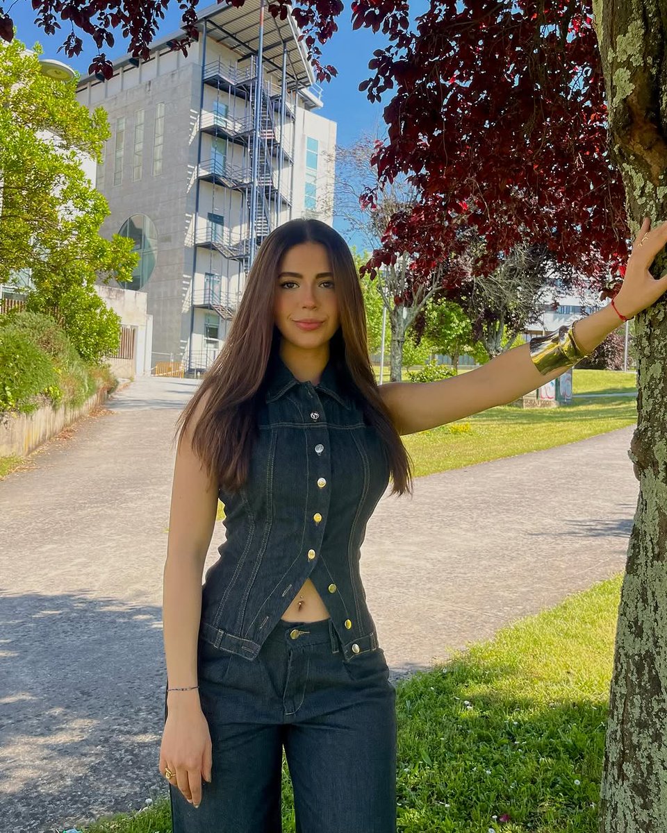Solecito solecito ☀️

OOTD:
Look- Ryan Denim Pant Set- Dark Wash
Bolso- Elena HandBag Gold
Bracelet-  Propose A Toast Cuff Bracelet - Gold