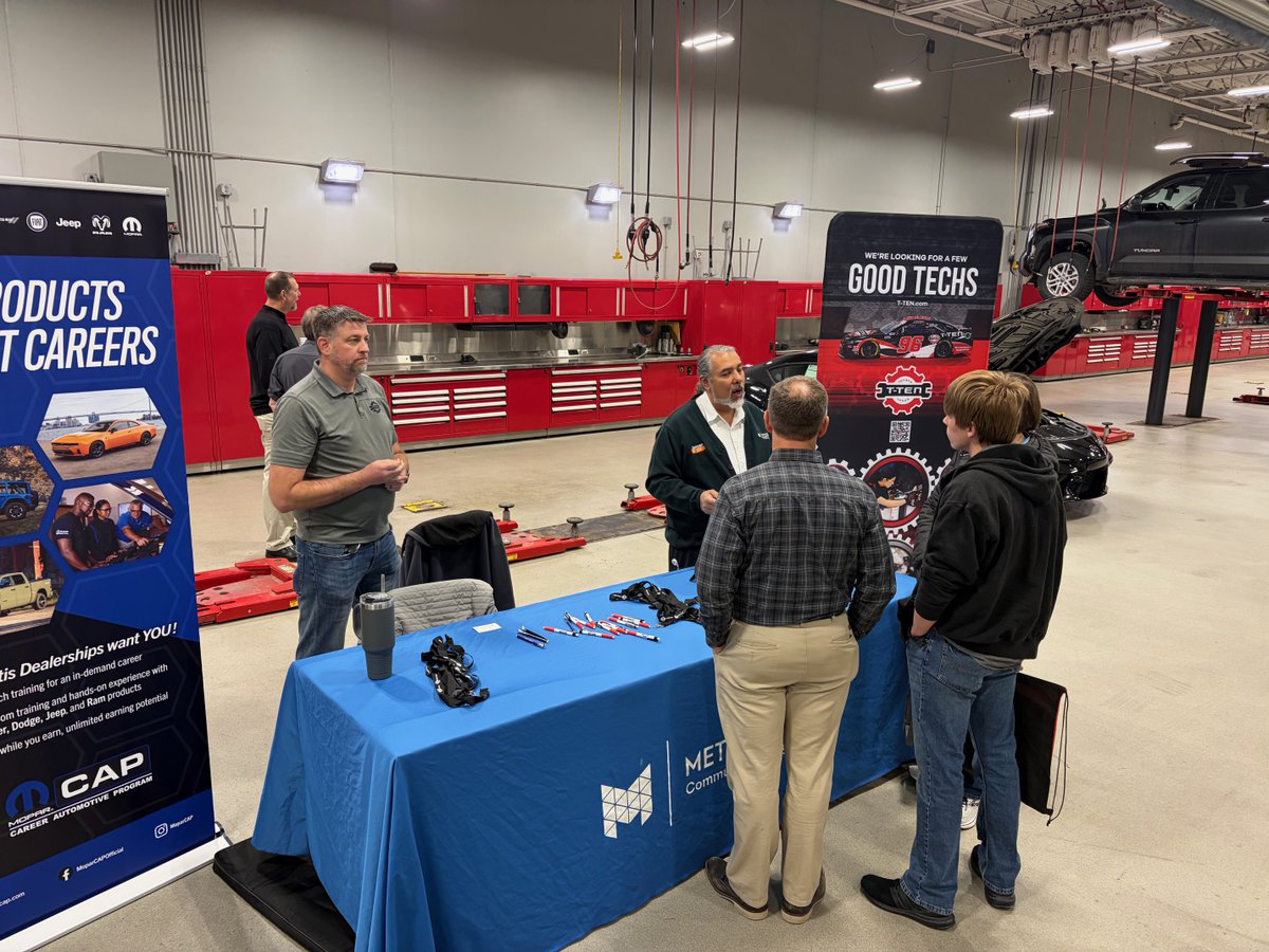 lps_cte's tweet photo. Huge THANKS to our incredible Automotive partners for making our Automotive Family Night a massive success!!!

We had a fantastic turnout with roughly 60 students &amp; parents joining us for an evening of networking, community building, and learning from industry experts!!! https://t.co/7agsOITF8A
