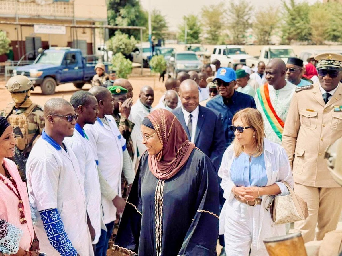 Umrss_Mali's tweet photo. Mali-Région de Kayes : Inauguration d’une centrale d’oxygène médical à l’Hôpital Fousseyni Daou

✅ 900M FCFA financés par le @GlobalFund via @Umrss_Mali 
✅ 400–600 lits couverts
✅ Renforcement des urgences respiratoires

🔗 Détails : [https://t.co/9Ie34q48m8]

 #SantéMali https://t.co/U3laG5zP6T