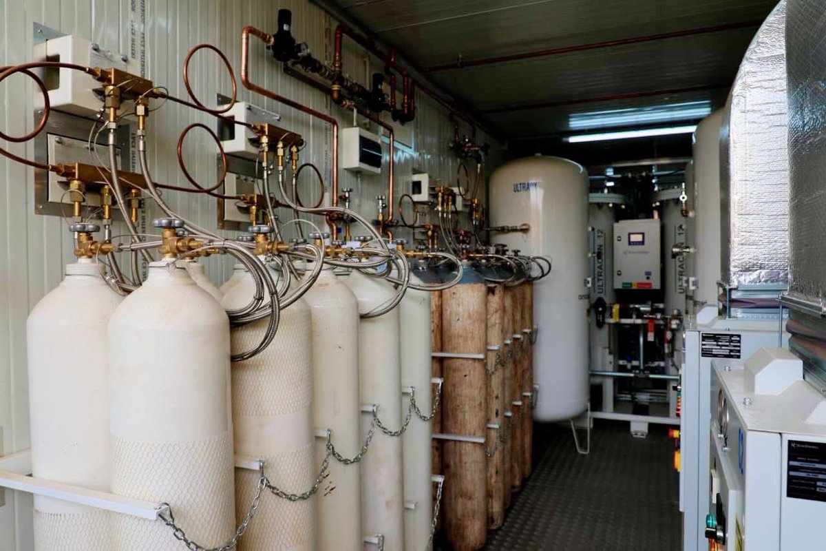 Umrss_Mali's tweet photo. Mali-Région de Kayes : Inauguration d’une centrale d’oxygène médical à l’Hôpital Fousseyni Daou

✅ 900M FCFA financés par le @GlobalFund via @Umrss_Mali 
✅ 400–600 lits couverts
✅ Renforcement des urgences respiratoires

🔗 Détails : [https://t.co/9Ie34q48m8]

 #SantéMali https://t.co/U3laG5zP6T
