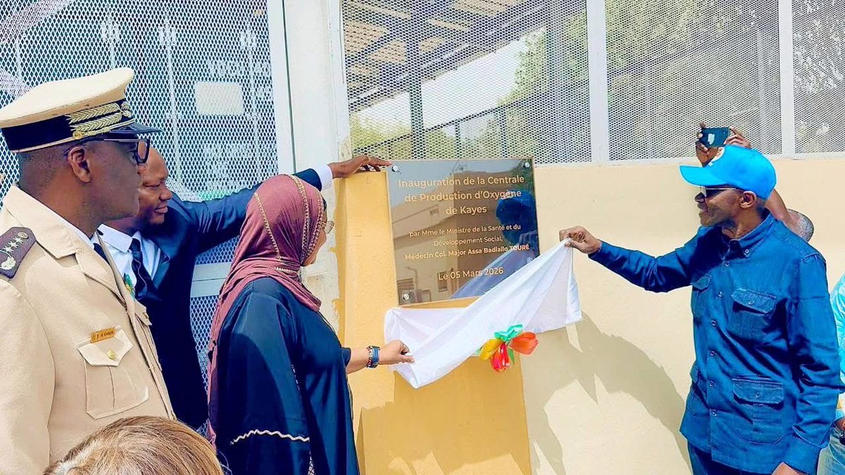Umrss_Mali's tweet photo. Mali-Région de Kayes : Inauguration d’une centrale d’oxygène médical à l’Hôpital Fousseyni Daou

✅ 900M FCFA financés par le @GlobalFund via @Umrss_Mali 
✅ 400–600 lits couverts
✅ Renforcement des urgences respiratoires

🔗 Détails : [https://t.co/9Ie34q48m8]

 #SantéMali https://t.co/U3laG5zP6T