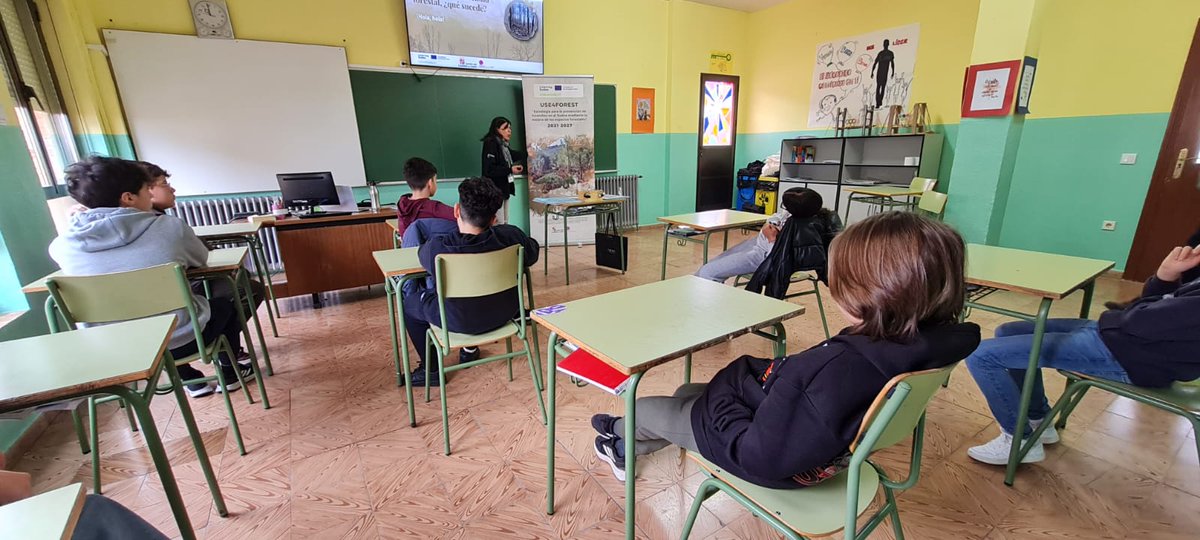 naturalezacyl's tweet image. La actividad formativa y de sensibilización del #CDF es continua. Esta vez hemos estado en el Colegio Amor de Dios de Toro #Zamora, con 80 estudiantes de ESO en varios talleres de #EducaciónForestal para prevención de #IIFF con el proyecto europeo #USE4FOREST
