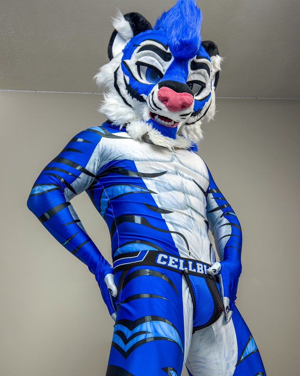 Feeling blue today 🫡 #FursuitFriday