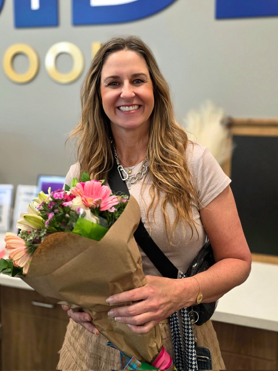 MontgomeryISD's tweet photo. Congratulations to Montgomery ISD's Assistant Principals of the Year! 🎉

🦁 Kate Norsworthy, Creekside Elementary Assistant Principal
🐻 Jessica Mitchell, Montgomery High School Assistant Principal

Thank you for all you do everyday for our staff, students, and community! 💕 https://t.co/Ca0DEf1NqS