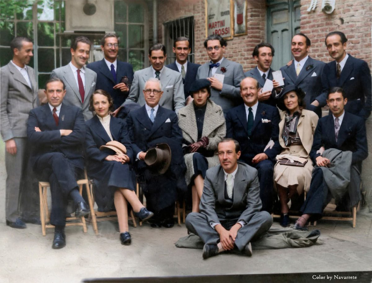 El 4 de mayo de 1935 tuvo lugar un almuerzo en el restaurante Buenos Aires, ubicado en el número 72 de la calle Almansa, en Madrid, a poca distancia de Velintonia. El encuentro se organizó como tributo a Vicente Aleixandre y con motivo de la publicación de La destrucción o el