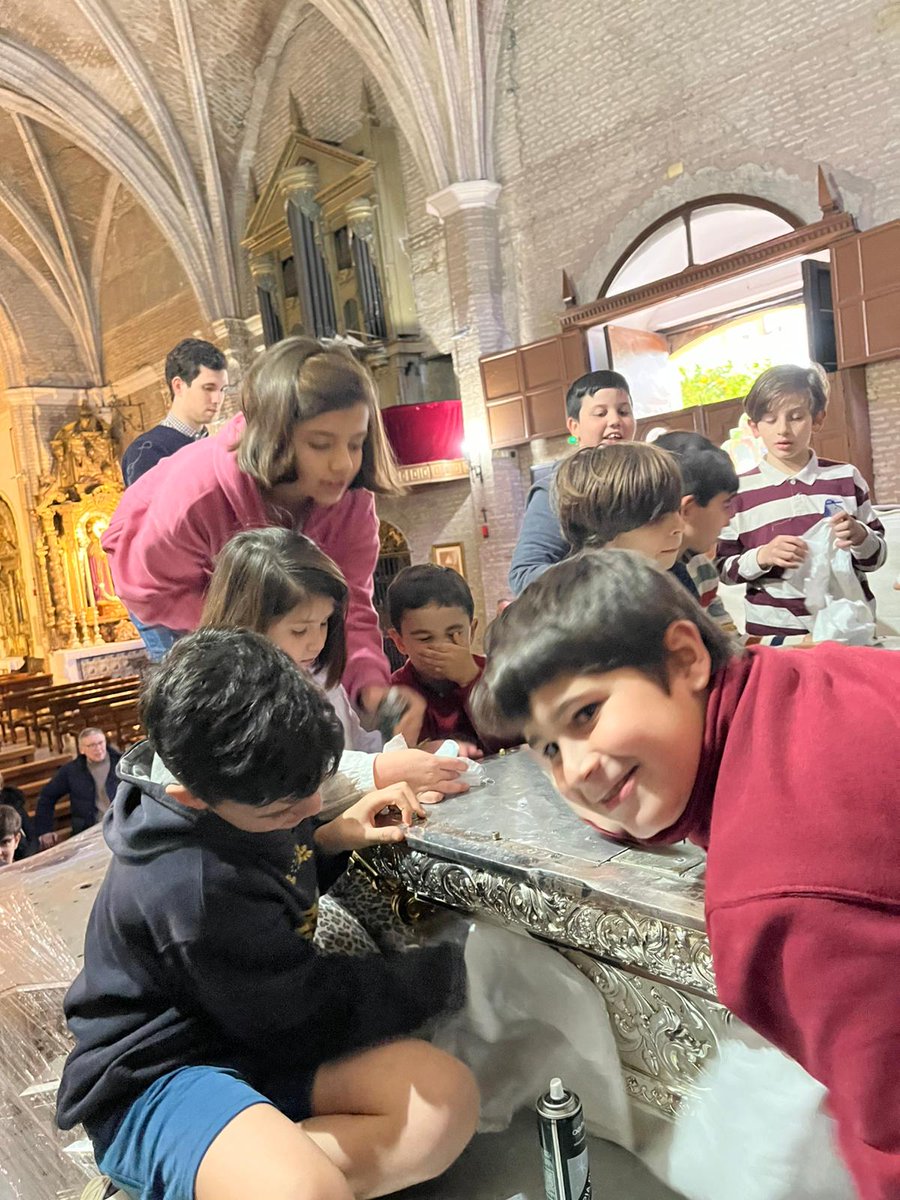 Hermandad de la Sagrada Lanzada tweet media