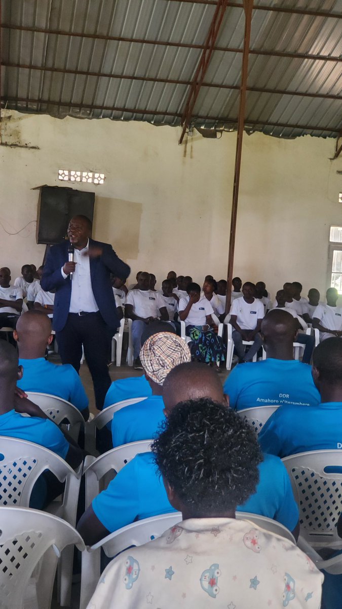 gatjmv's tweet photo. Abahoze mu Mashyamba ya #DRC mu mitwe ya #FDLR #Wazalendo @FARDC_officiel... baratanga ubutumwa ku basigayeyo babasaba gutaha mu gihugu cyabo cy'U #Rwanda.Aba barategurwa gusubira mu buzima busanzwe mu miryango yabo mu minsi ya vuba bashoje #PDOP  Mutobo @demobrwanda @RwandaGov https://t.co/lEyIEqJxhQ