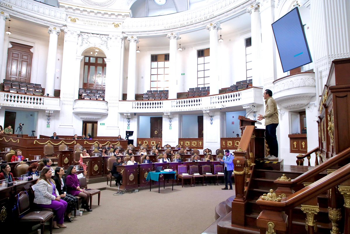 Qué padre fue participar en la Escuela Legislativa Panista “Mujeres en Tribuna” convocado por mi querida Secretaria de <a href="/PPM_CDMX/">Secretaría de las Mujeres Ciudad de México</a> <a href="/_AmbarReyes/">Ámbar Reyes</a> y acompañados por la Secretaria Nacional <a href="/adrixaguilar/">Adriana Aguilar</a>. 

La capacitación técnica legislativa es clave. Las mujeres panistas avanzan