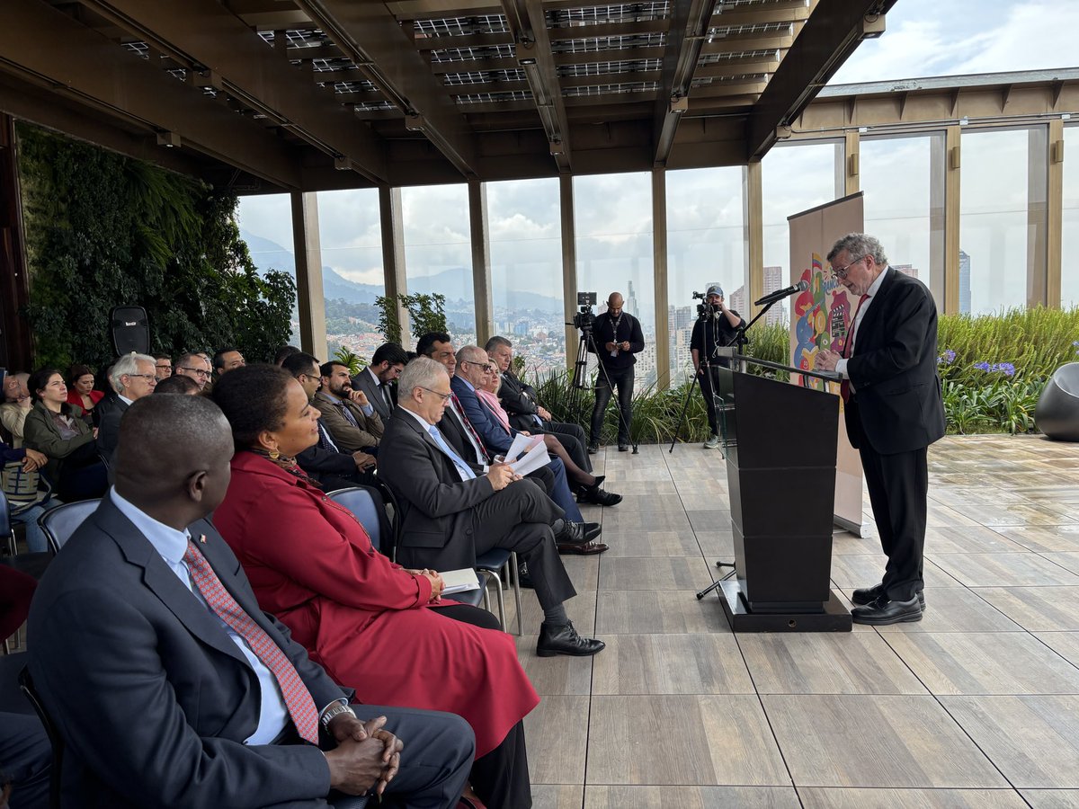 Canada en Colombie tweet media