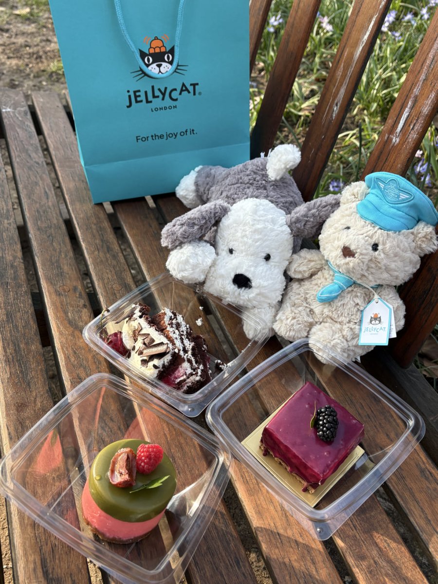 imjanma's tweet photo. Harrods Jellycat bear cubs are so cute! 😍 https://t.co/gr2ZXZHqfD