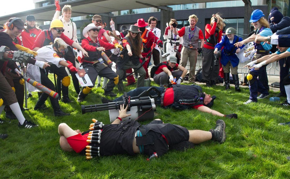 Valve Convention Cosplayers tweet media
