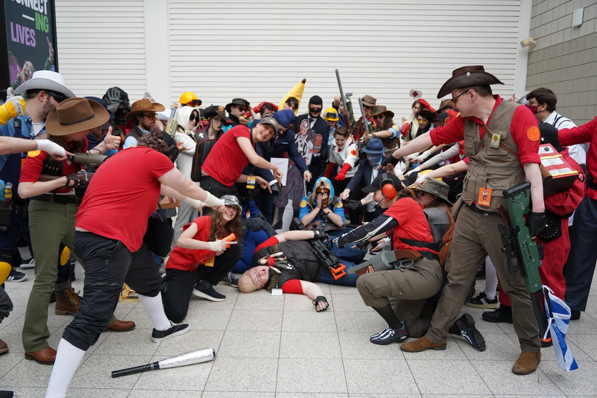 Valve Convention Cosplayers tweet media