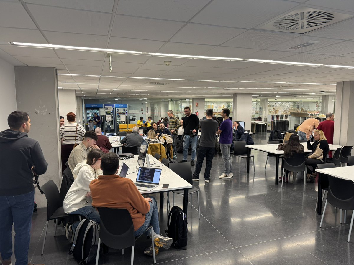 Pablo Moratinos 🦊 tweet media