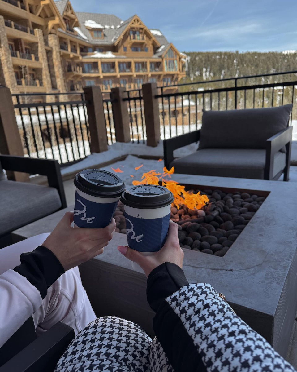 larissa_flying's tweet image. Escape the city this weekend and fly to the snowy mountains for a breath of real winter air❄️⛷️
#SkiWeekend #PowderDay #SkiLife #MountainVibes #SkiTrip #WinterEscape #SkiSeason #GirlsWhoSki #SnowDay #BigSkyVibes