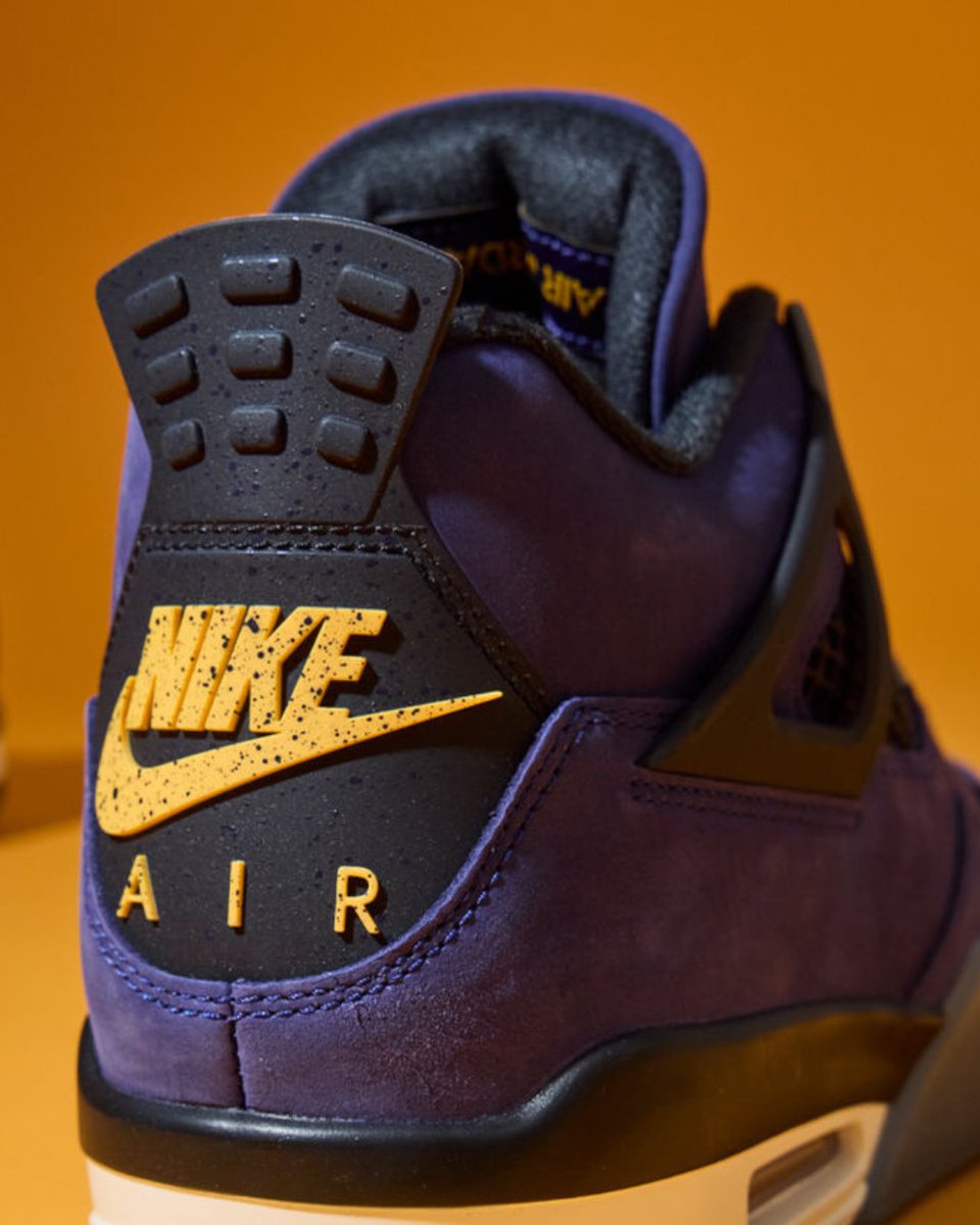 Foot Locker tweet media