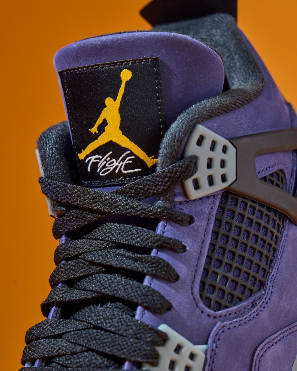 Foot Locker tweet media