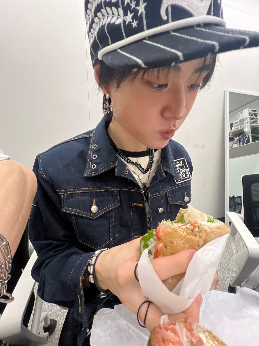 yeom yechan promoter ✩ tweet media