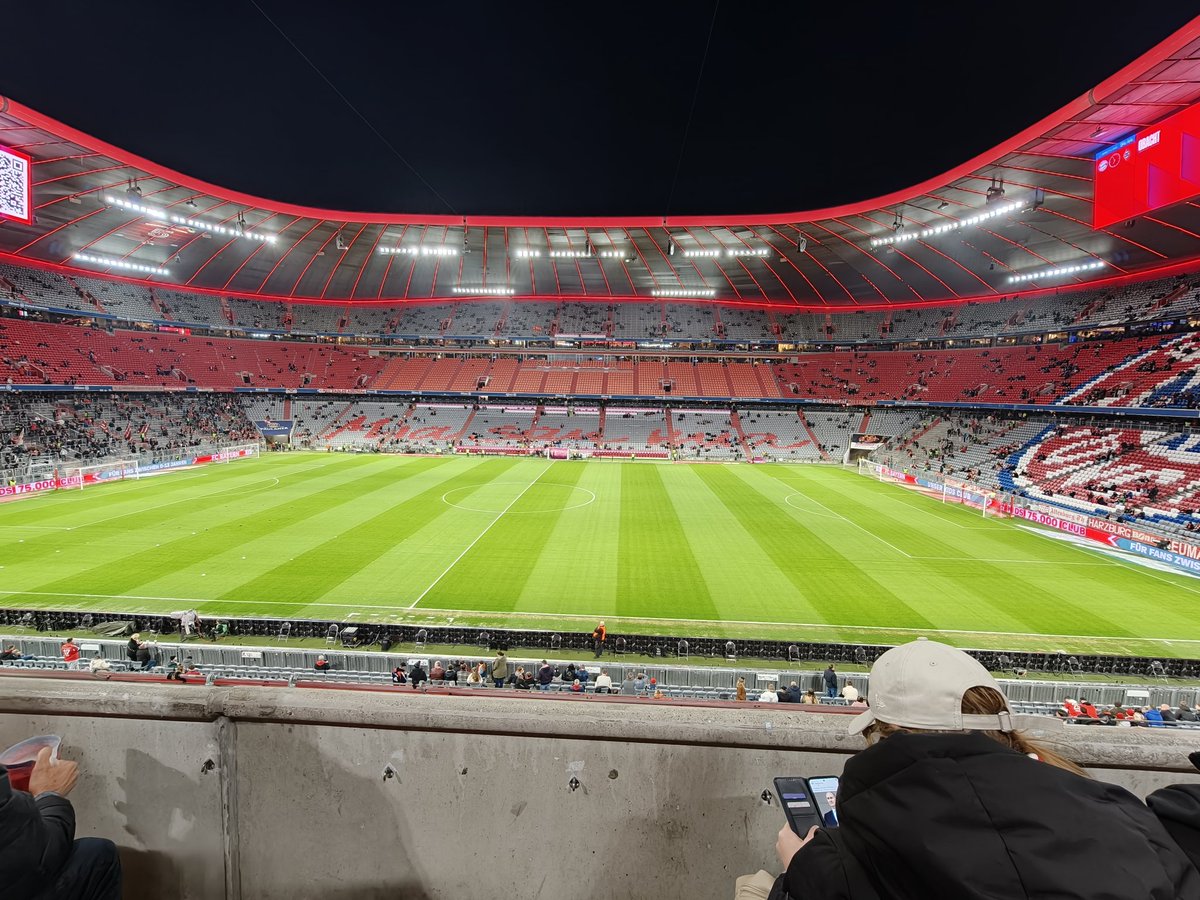 Check in der schönsten Art ♥️🤍 #FCBBMG <a href="/FCBayern/">FC Bayern München</a>