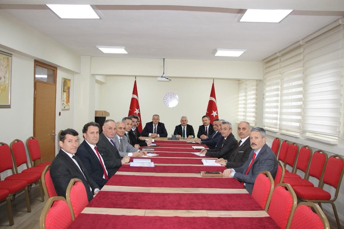 Başkanımız Ercan Türk ve Personel Genel Müdürümüz Bülent Çiftçi Giresun’da bir dizi programa katıldılar. Vali Mustafa Koç’un da ziyaret edildiği programda; eğitimin tüm paydaşlarıyla istişareler gerçekleştirildi.

<a href="/Yusuf__Tekin/">Yusuf Tekin</a> 
<a href="/ercanturk28/">Ercan TÜRK</a> 
<a href="/cftcblnt/">Bülent ÇİFTCİ</a> 
🔗 meb.ai/U6I3QY3