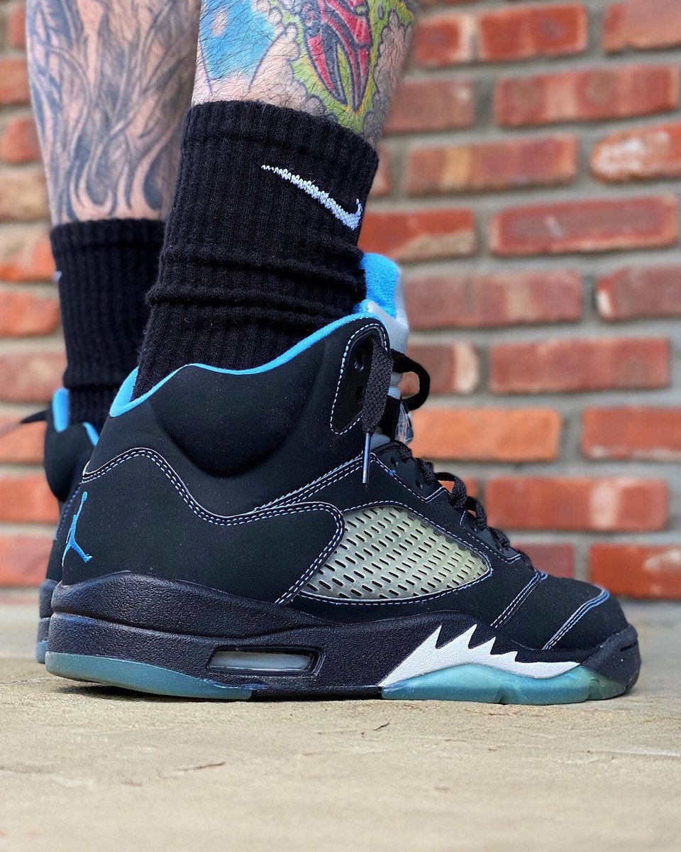 JustFreshKicks's tweet photo. Air Jordan 5 "Black/University Blue" returns for its 20th Anniversary ❄️

• June 20th
• $215 https://t.co/XpzzYq45Dm