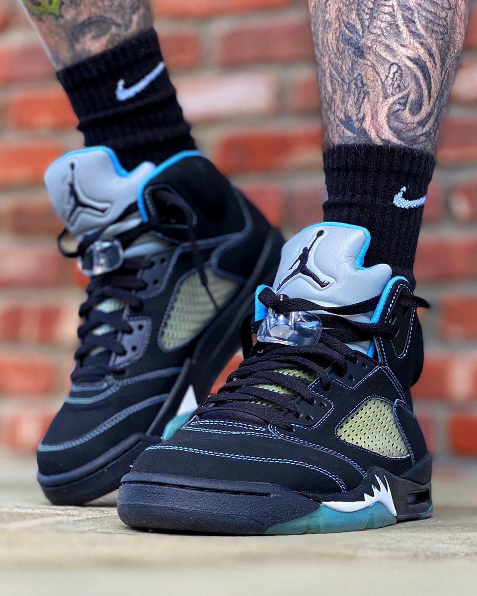 JustFreshKicks's tweet photo. Air Jordan 5 "Black/University Blue" returns for its 20th Anniversary ❄️

• June 20th
• $215 https://t.co/XpzzYq45Dm