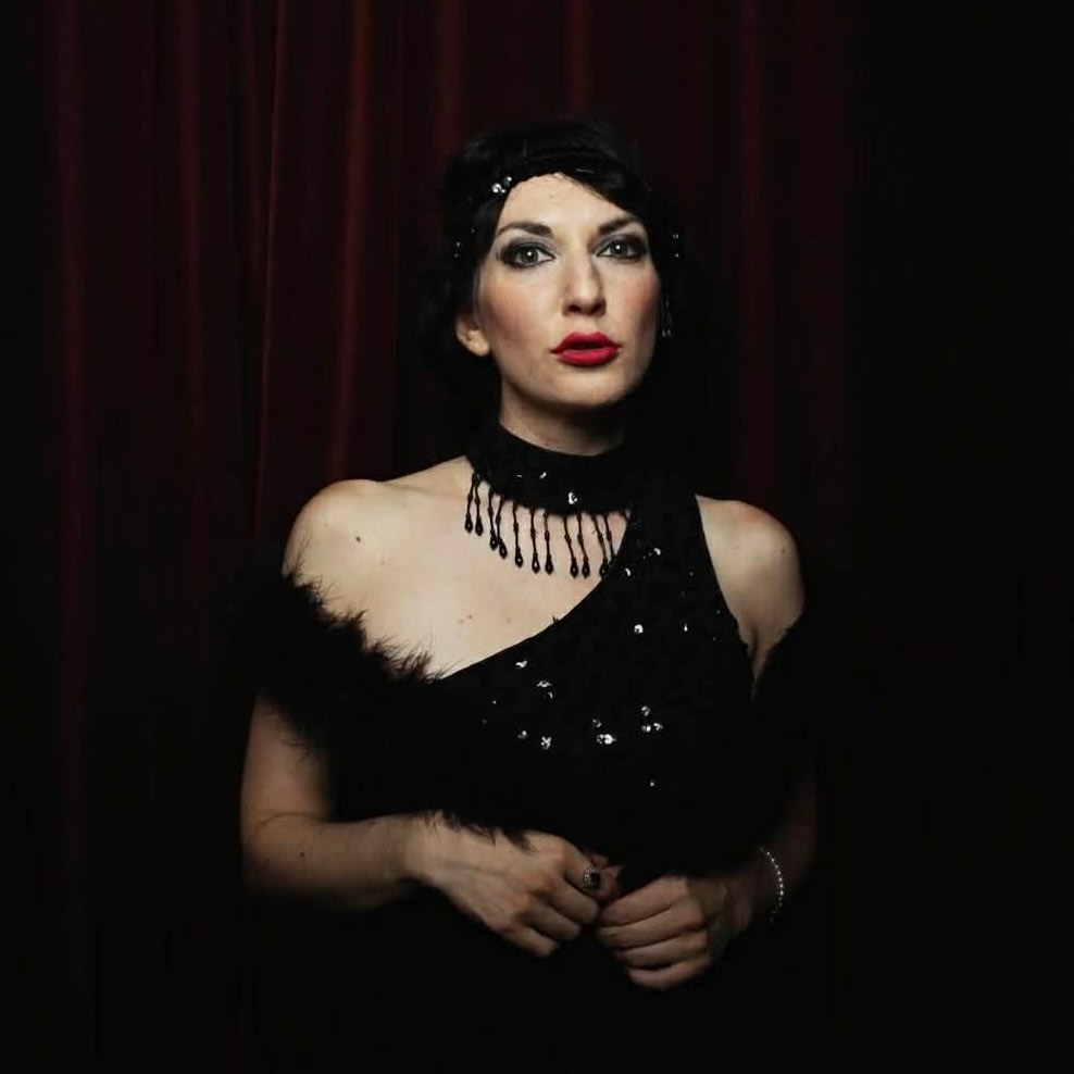 6 second review tweet media