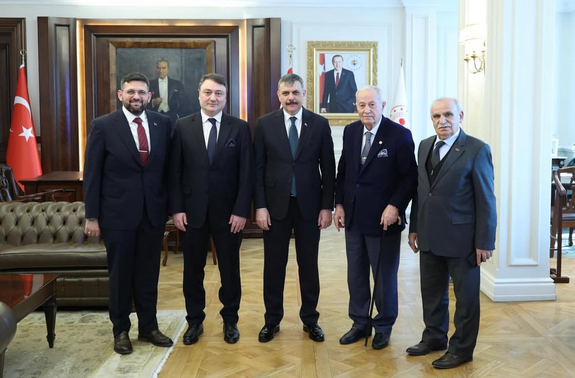 i_muftuoglu's tweet photo. İçişleri Bakanlığı görevine atanan Sayın Mustafa Çiftçi makamında ziyaret ederek hayırlı olsun dileklerimizi ilettik. Nazik ev sahipliği için kendilerine teşekkür ediyor, yeni görevlerinde aziz milletimize hayırlı hizmetler yapmasını temenni ediyorum. https://t.co/iXoTkyY76y