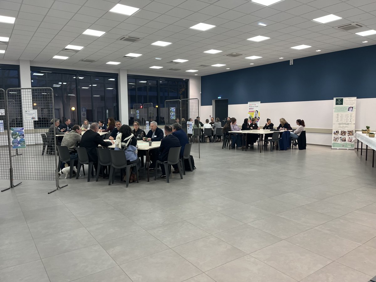 dsden26's tweet photo. Très belle soirée du CLEE Sud Drôme à Saint-Paul-Trois-Châteaux : « Nos élèves d’aujourd’hui sont vos collaborateurs de demain ». Échanges sur génération Z, inclusion et accès à l’emploi.
Prochain rendez-vous : colloque école-entreprises le 26 mars à Alixan. https://t.co/RKE1J6QFf9