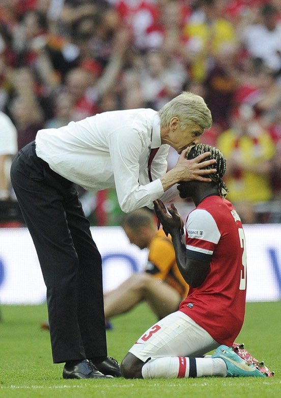 ThrowbackAFC's tweet image. Arsène Wenger goes over to kiss Bacary Sagna on the head as he says a prayer after the 2014 FA Cup Final. #FlashbackFriday