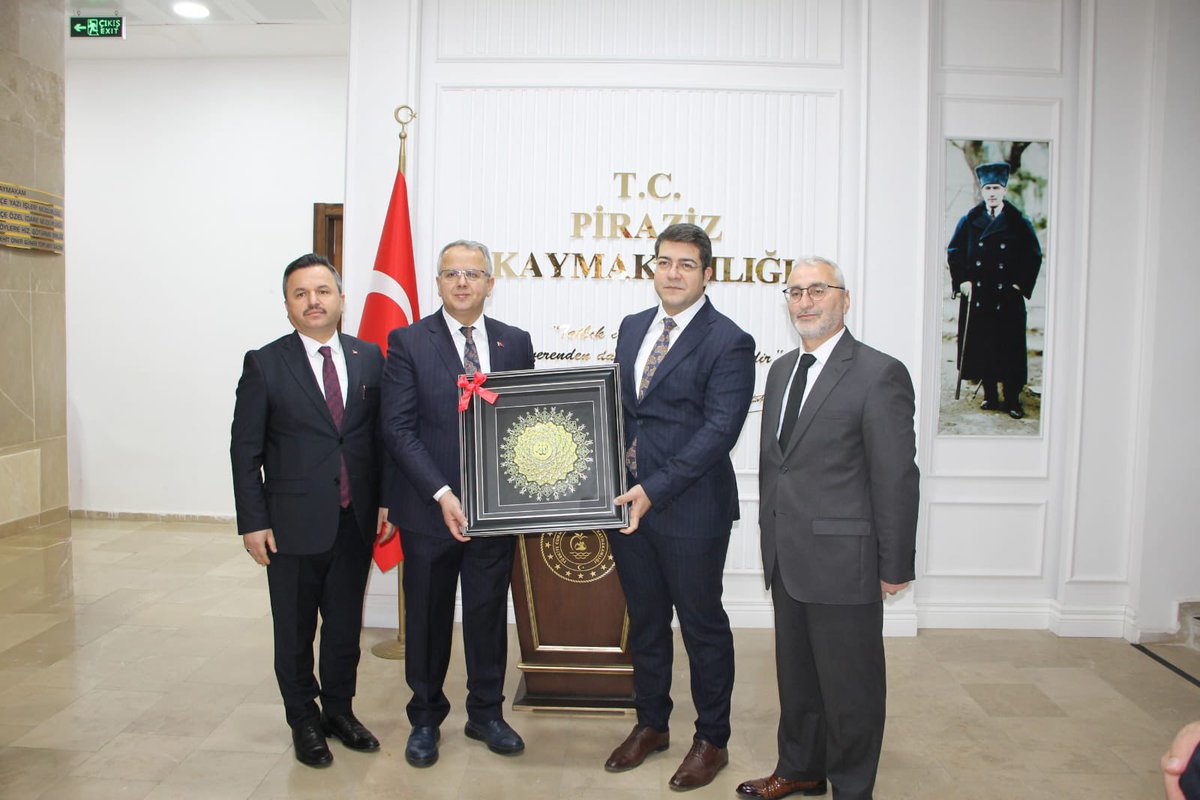 tcpiraziz's tweet photo. Millî Eğitim Bakanlığı Personel Genel Müdürü Sayın Bülent Çiftçi, Strateji Geliştirme Başkanı Sayın Ercan Türk, İl Millî Eğitim Müdürü Sayın Özgür Tokgöz ve İlçe Millî Eğitim Müdürü Sayın Yunus Aydın, Kaymakamlığımızı ziyaret ettiler.

Nazik ziyaretlerinden dolayı kendilerine teşekkür ediyorum.

Burak ÖZ
Piraziz Kaymakamı
