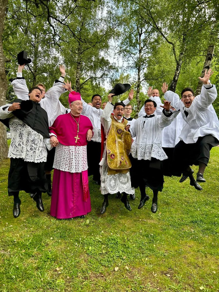 Novus Ordo Watch tweet media