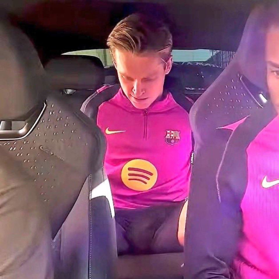 dejongass1 tweet media