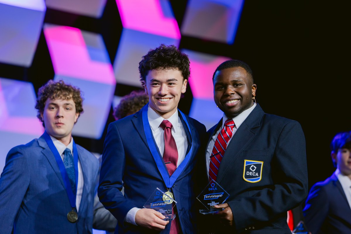 Central Magnet Deca tweet media