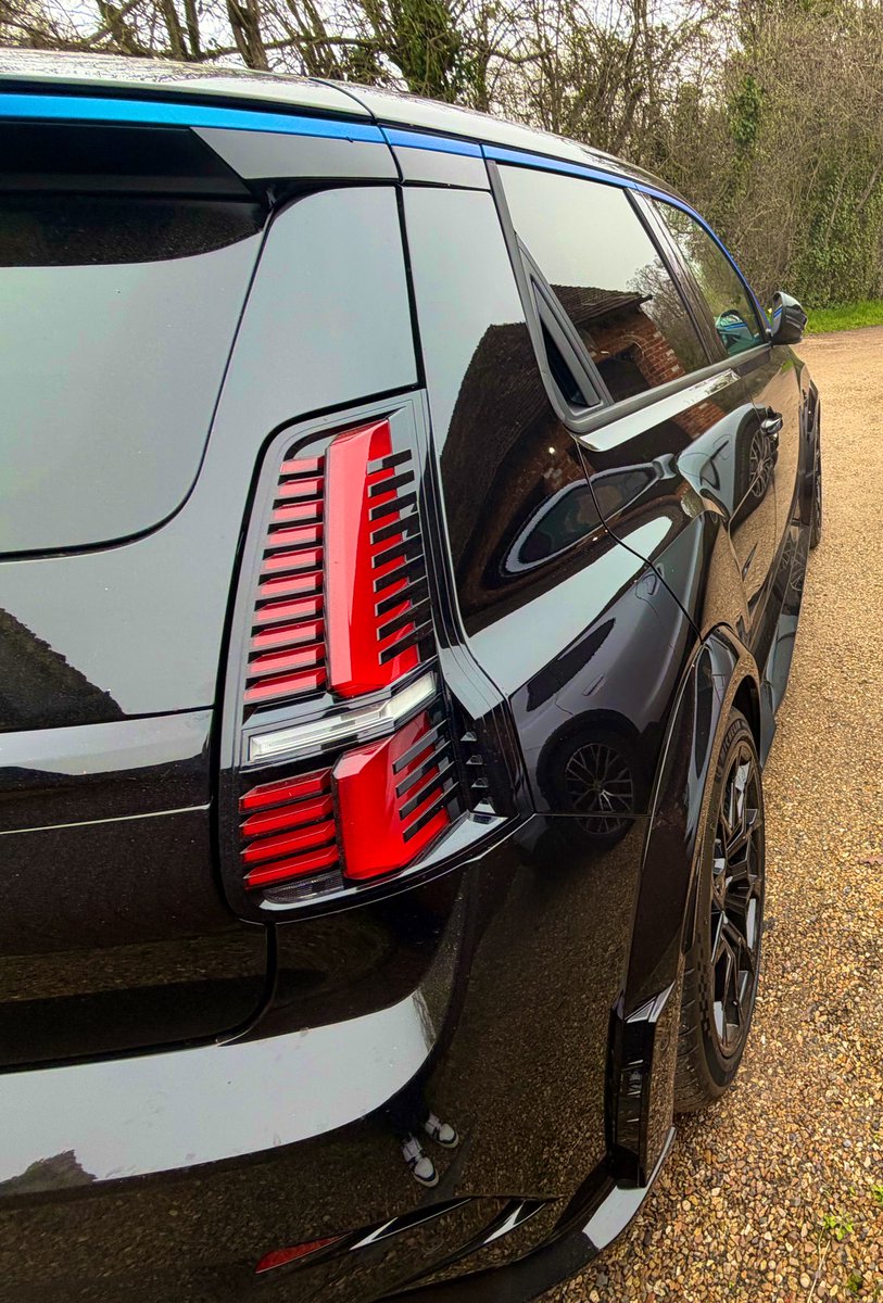 Darryl Hannah tweet media