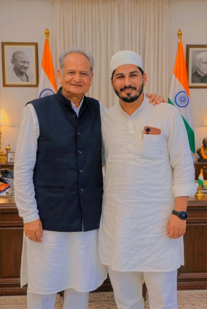 IamAzhar____'s tweet photo. @ashokgehlot51 जी राजस्थान की शान राजस्थान की पहचान https://t.co/J6PZ4HBuUh