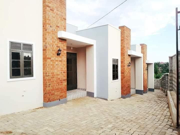 sure_uganda's tweet photo. 5 RENTALS UNITS FOR SALE LOCATED IN NAMUGONGO SONDE TOWN of 1 bedroom making 2.5M asking 280m ugx 12decimals titled 🔥🔥:0788385406/0705043548 https://t.co/g0Y4vkh7XK