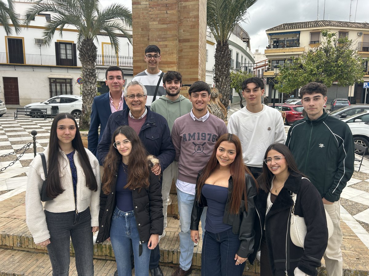 JAZG1958's tweet photo. Queridos alumnos y alumnas, ha sido un placer acompañaros en este tramo de vuestra vida, compartiendo risas, dudas, retos y actividades de los módulos de Tesorería y del Proyecto Intermodular. 
Ha sido un honor ser vuestro profesor.
Os deseo lo mejor. Un abrazo https://t.co/hDaHeBiiZh