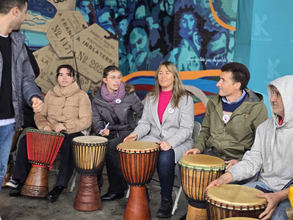 gorabarakaldo's tweet photo. Actos reivindicación en favor de la mujer y del #8m 

@amaiadelcampoberasategi #alkatwa #barakaldo https://t.co/aZLnzVZA0P