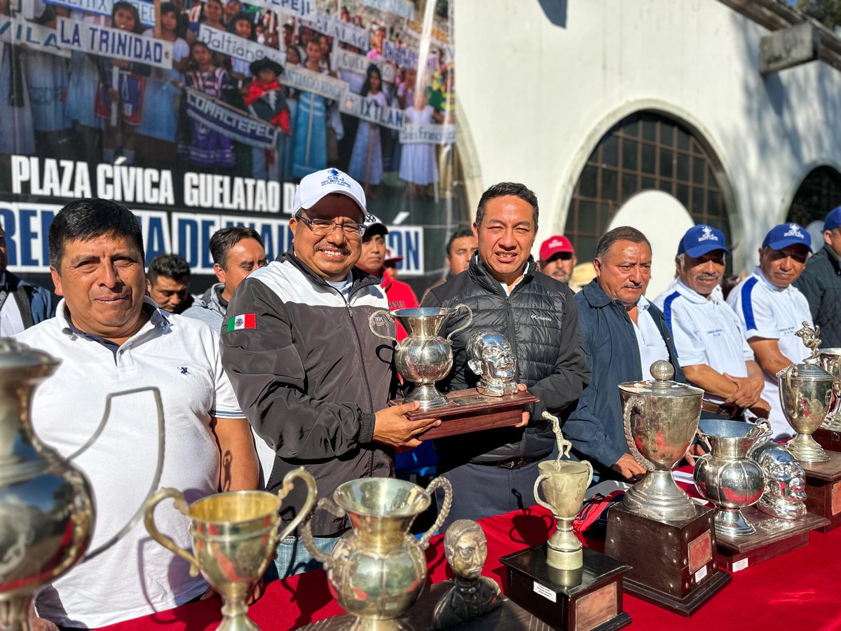 INPImx's tweet image. El director general del INPI, Adelfo Regino Montes, (@DEELAYUUK) asistió a la  inauguración del XLVII edición del Torneo de Básquetbol “Copa Benito Juárez”, en Guelatao de Juárez, Oaxaca, donde destacó que este encuentro deportivo refleja la organización comunitaria de los