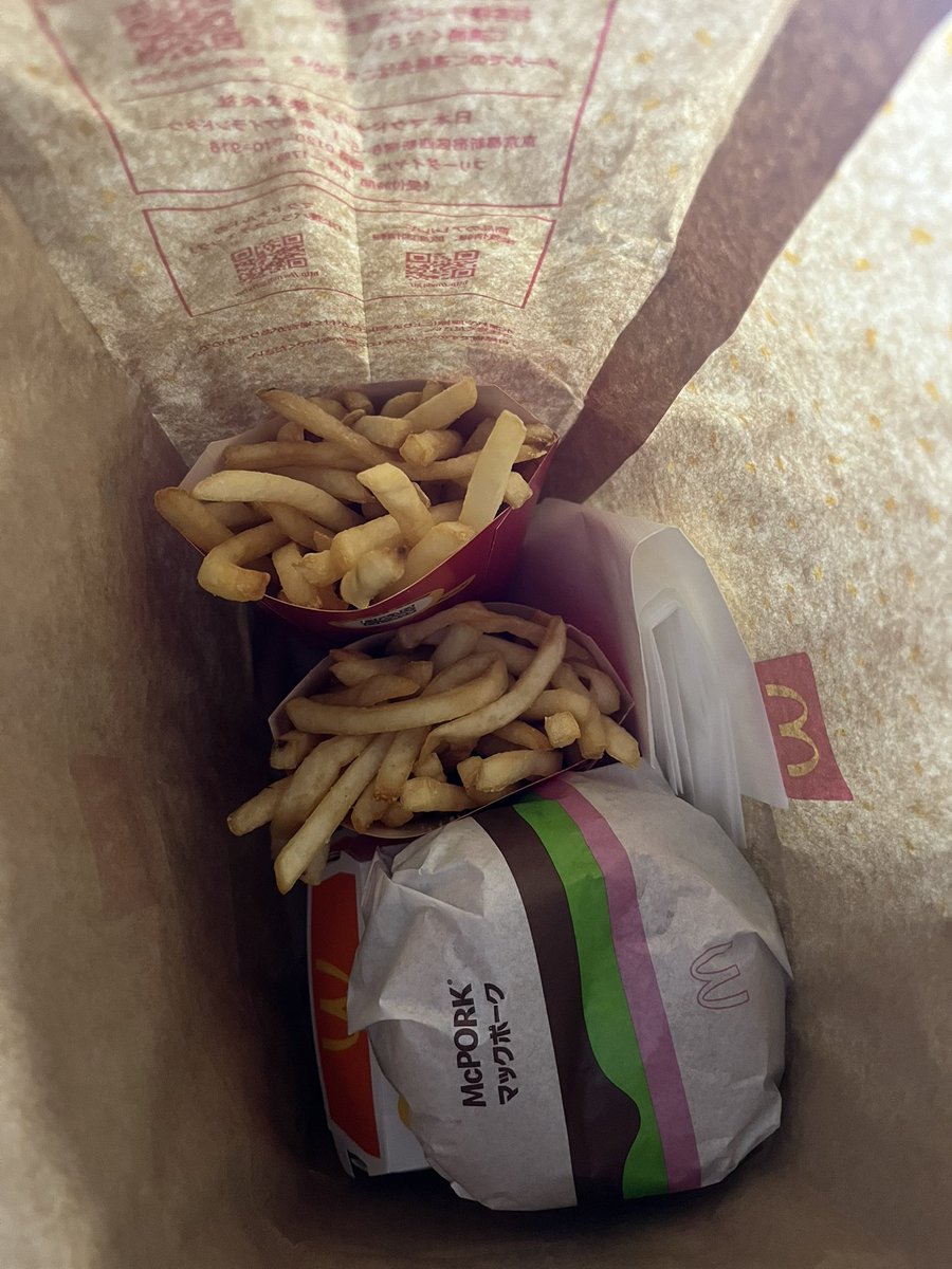 スペース聞いてたらマック行きたくなってマックポークのセットとシャカシャカポテナゲ大買ってきた🍔🍟
ピザポテト味美味しい🍕